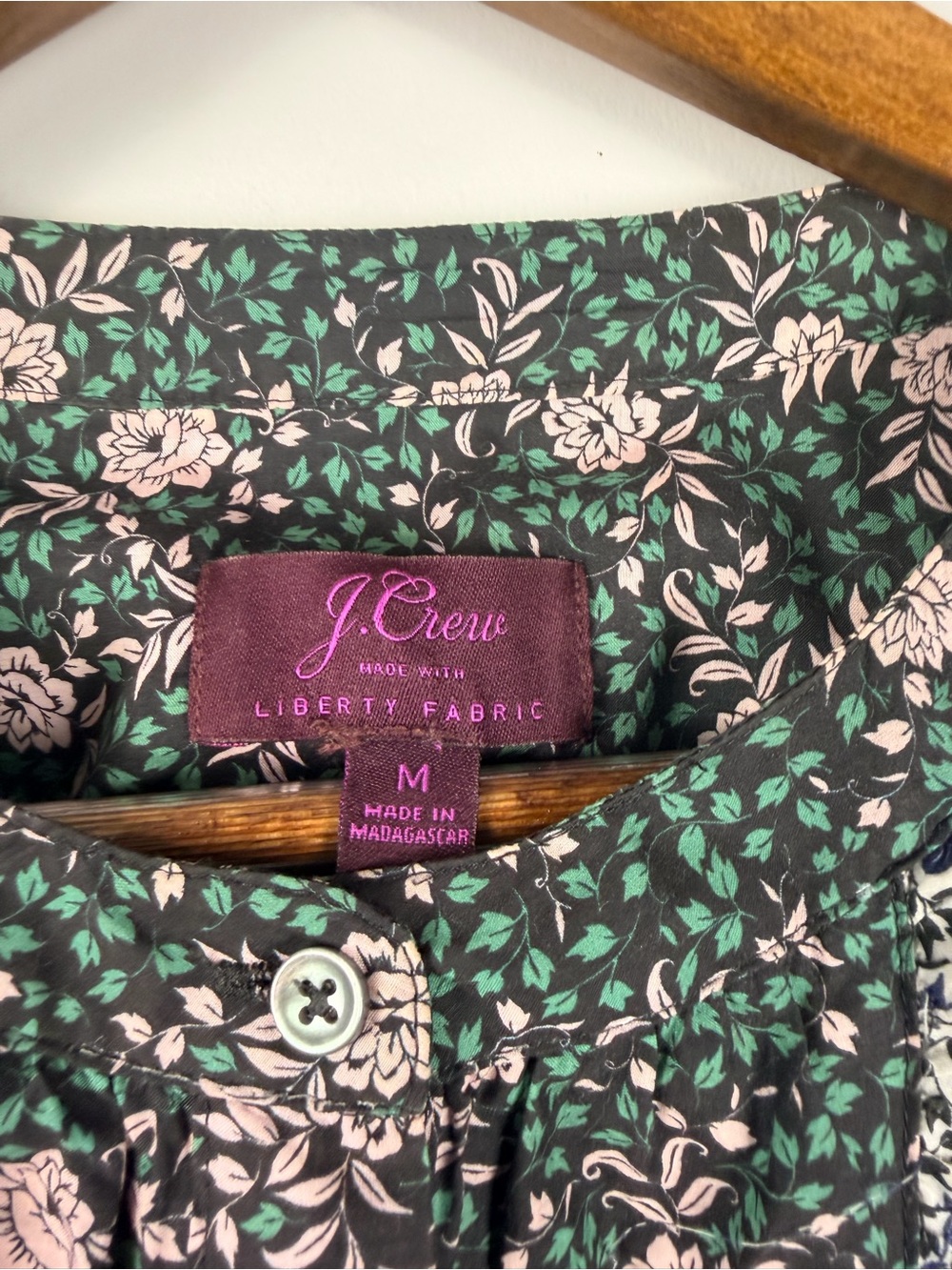 J. Crew Ruffle sleeve blouse liberty Franklyn floral black ivy size medium - Picture 3 of 6